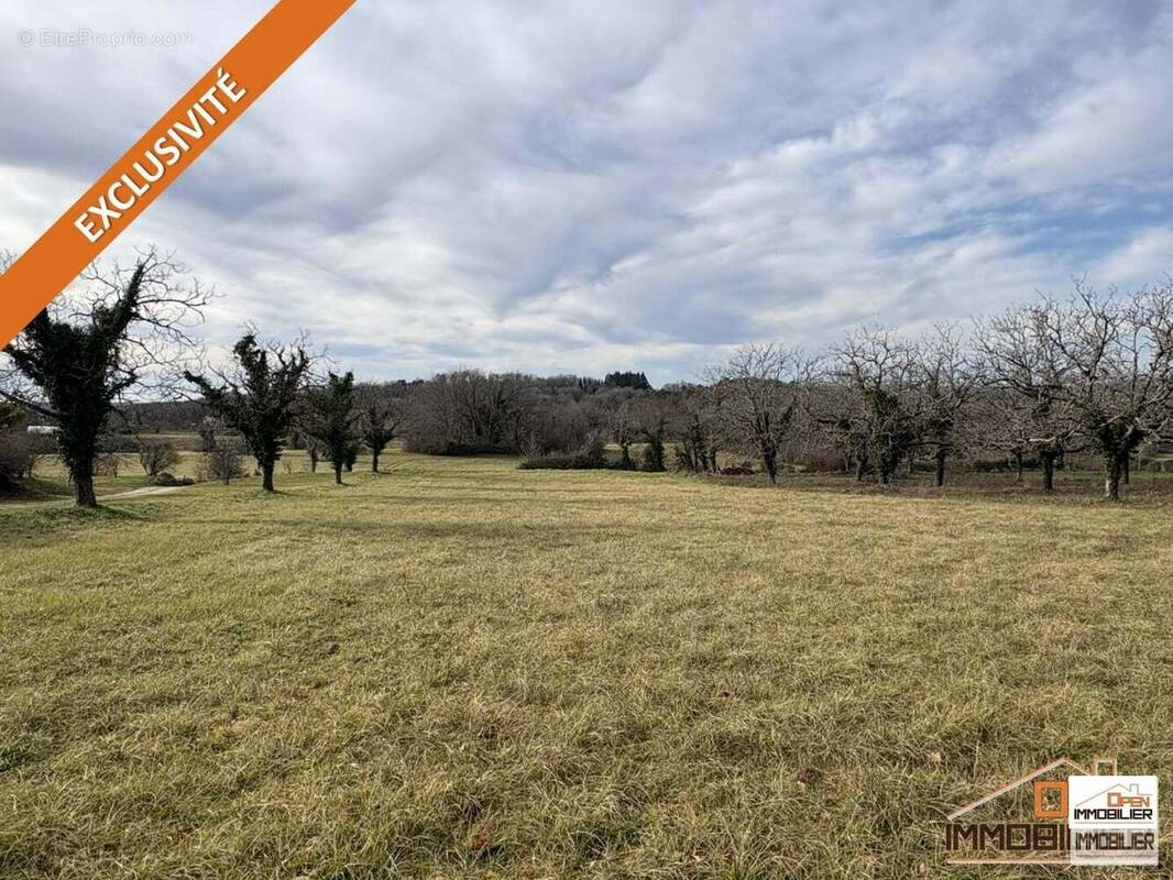Terrain à NADAILLAC-DE-ROUGE