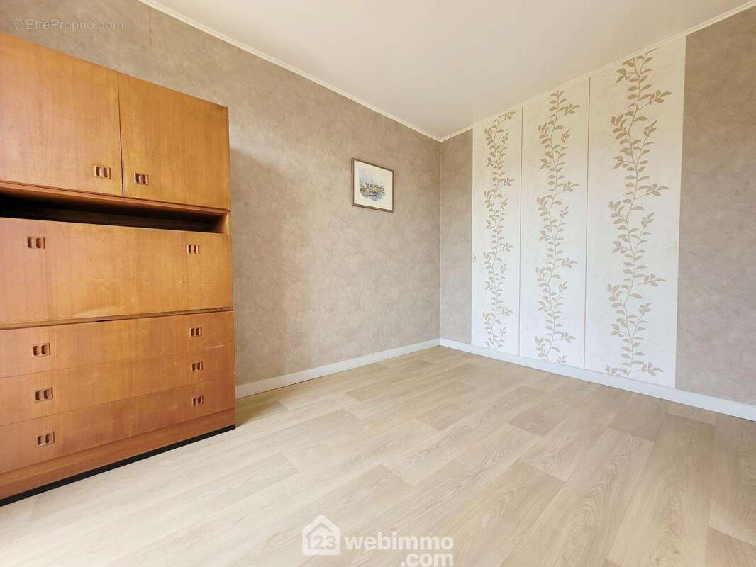 Salle à manger (ancienne chambre)