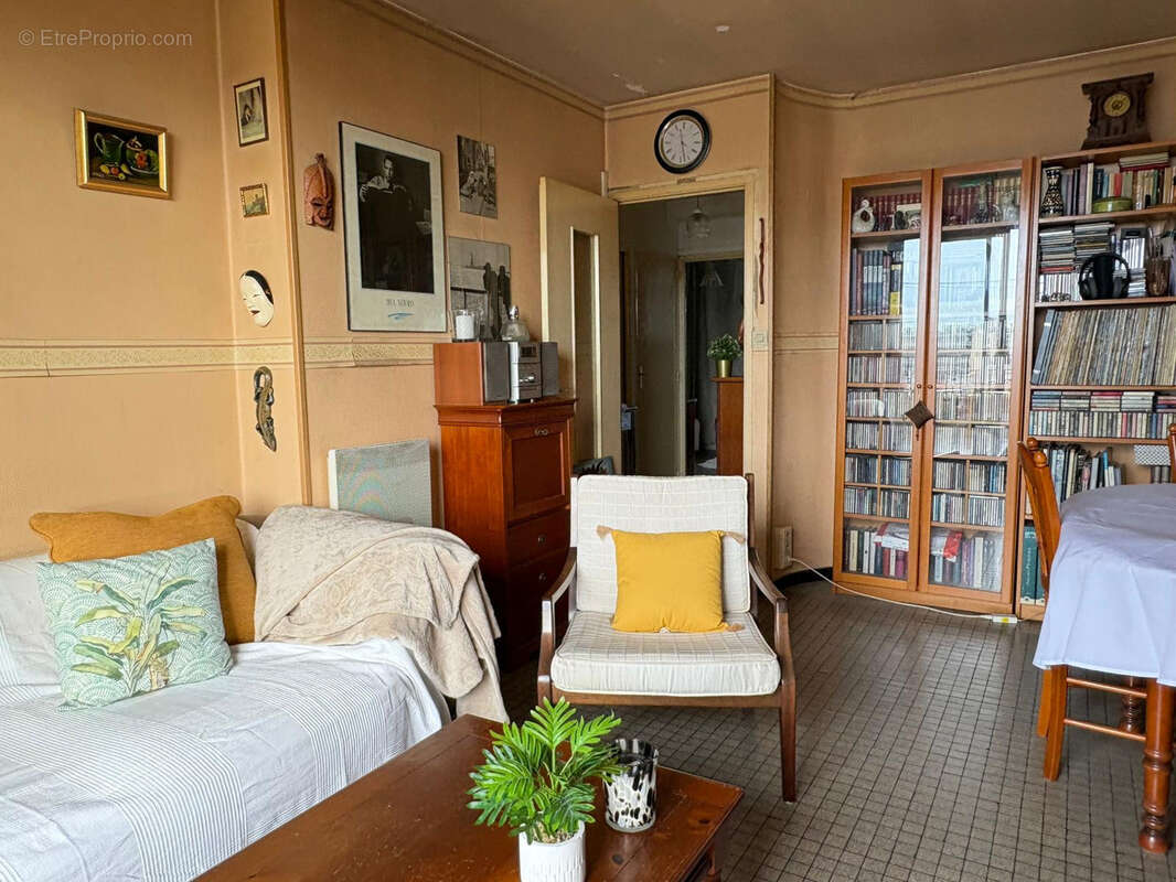 Appartement à MARSEILLE-5E