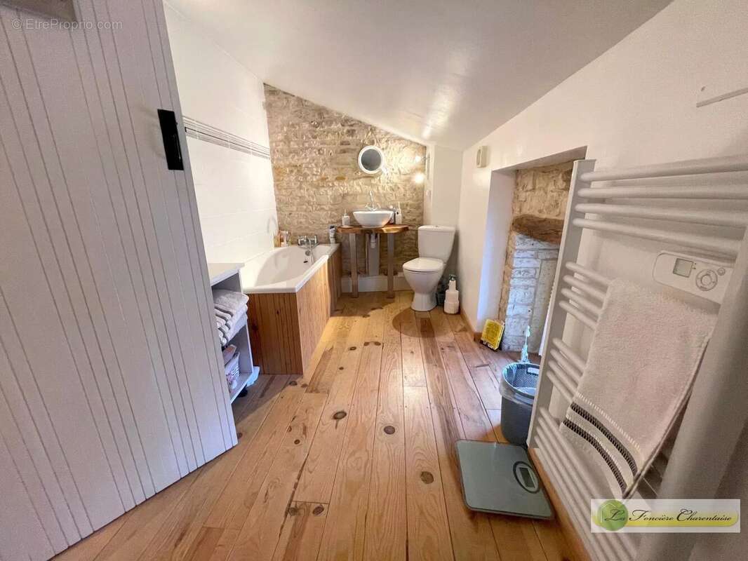 Maison à SAINT-FRAIGNE