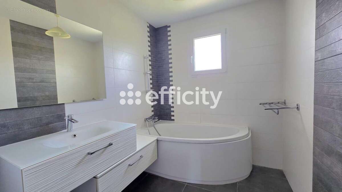 Maison 135 m² à Frontenas  - photo 8