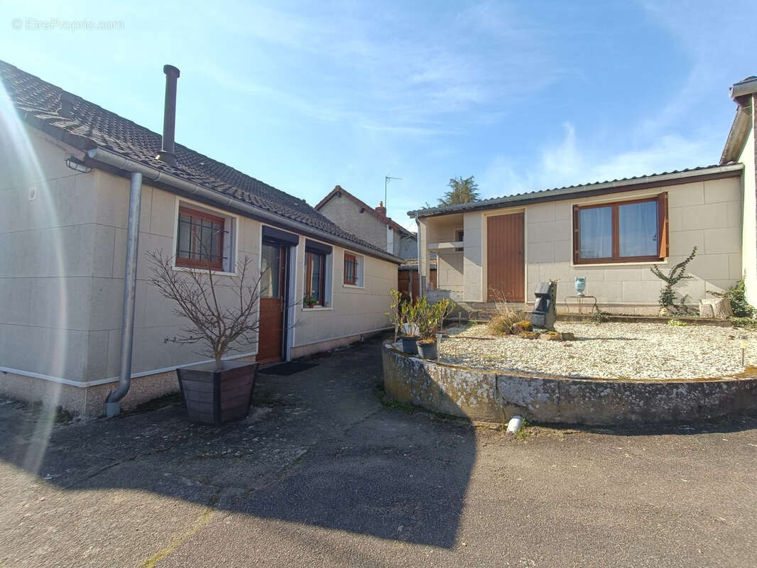 Maison à JOUET-SUR-L'AUBOIS