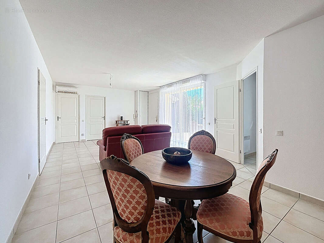 Maison à JONQUIERES-SAINT-VINCENT