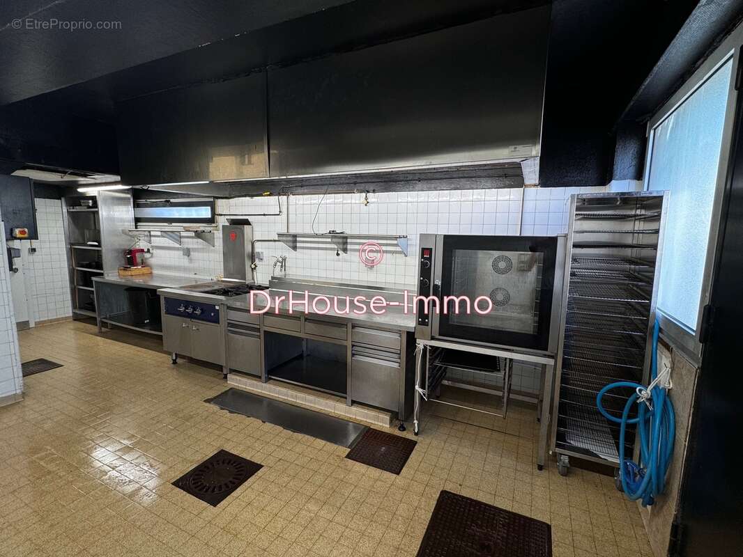 Commerce à CHAMPAGNE-AU-MONT-D&#039;OR