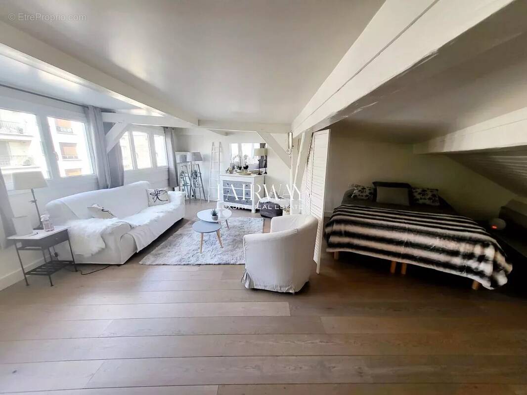 Appartement à PARIS-16E