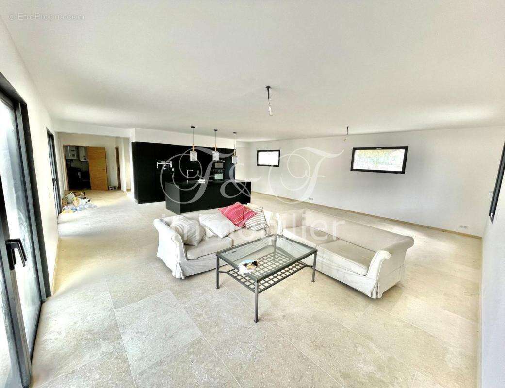 Maison à SAINT-SATURNIN-LES-APT