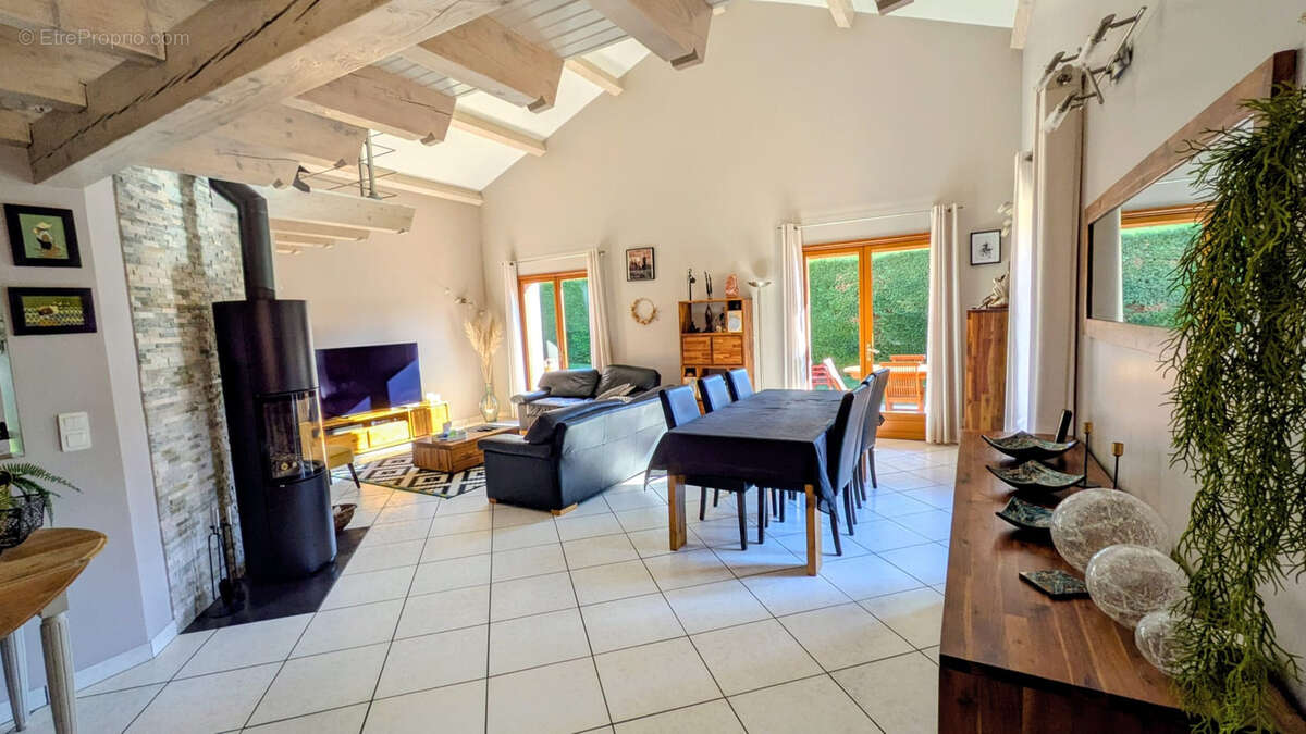 VILLA  de 201 M2  offrant 5 CHAMBRES - photo 4