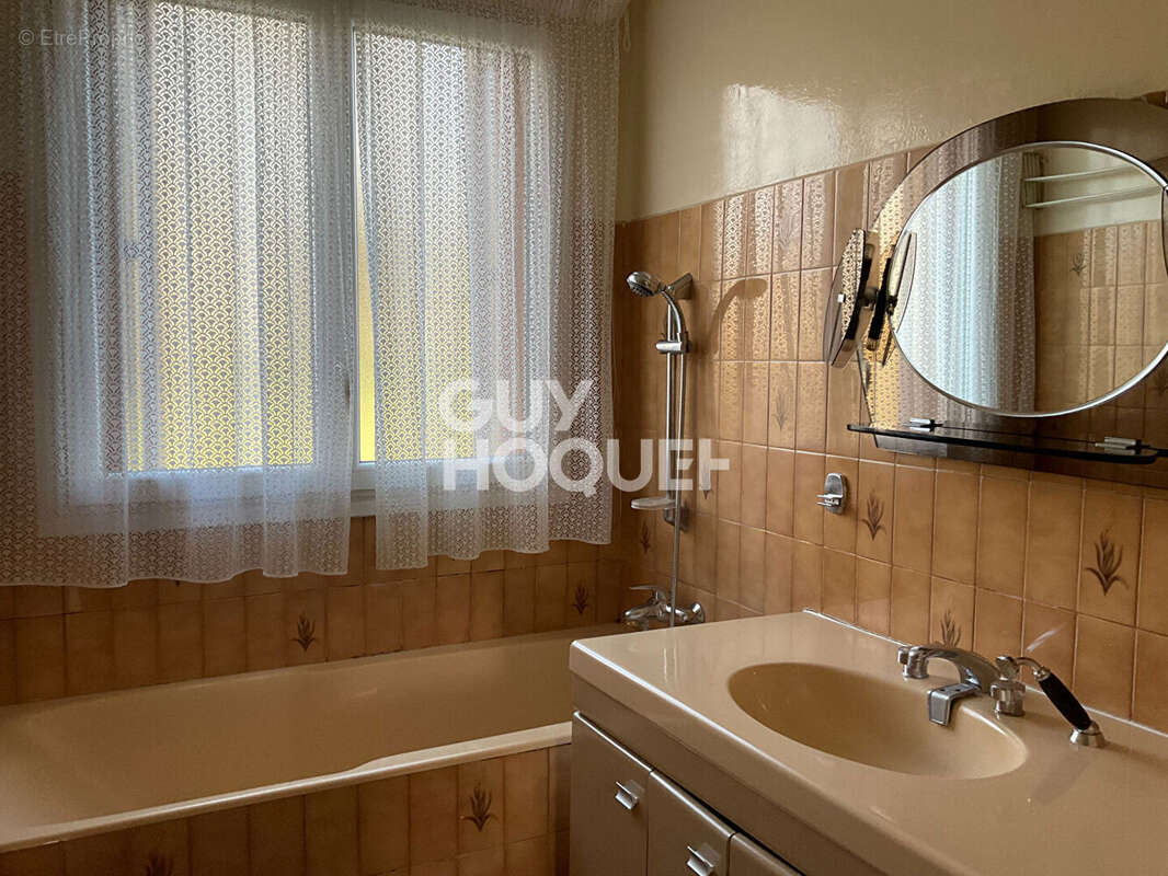 Appartement à LE BLANC-MESNIL