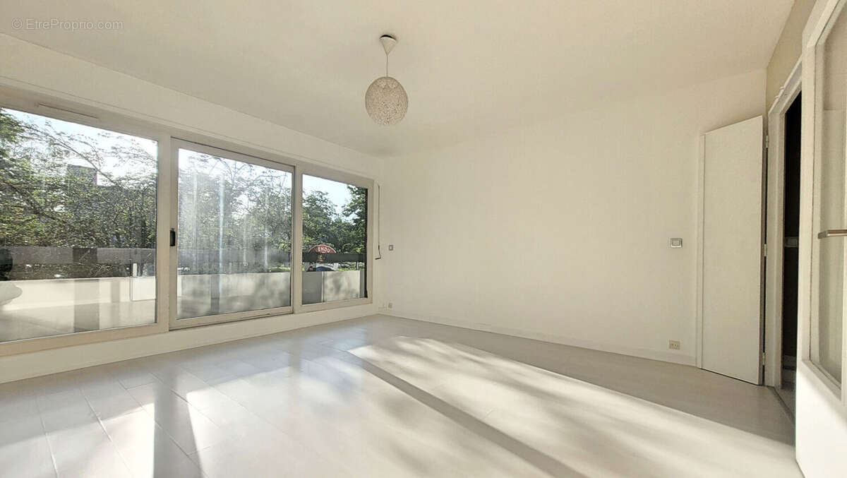 Appartement à LE COUDRAY-MONTCEAUX
