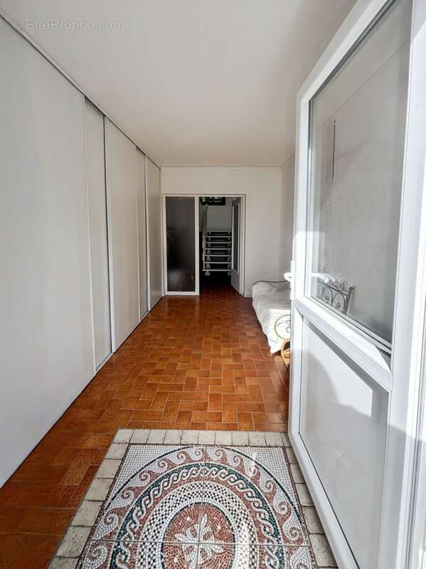 Maison de ville de 106,9 M² avec bel espace de vie, 3 chambres, terrasse et véranda au cœur de Granville ! - photo 8