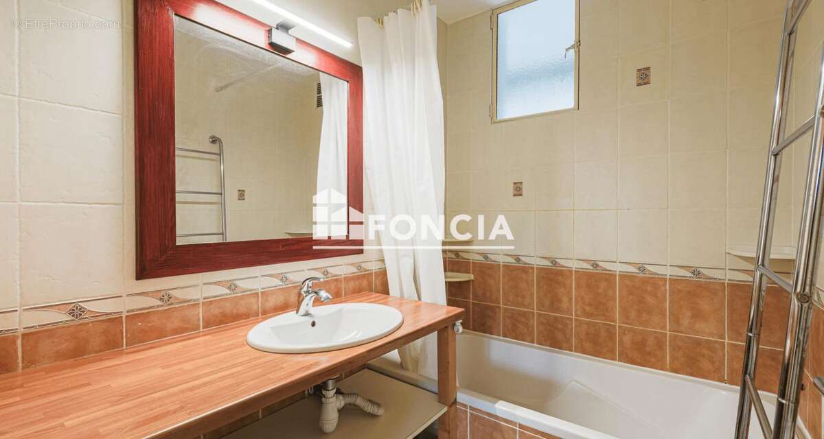 Appartement à SAINT-MARTIN-D'HERES