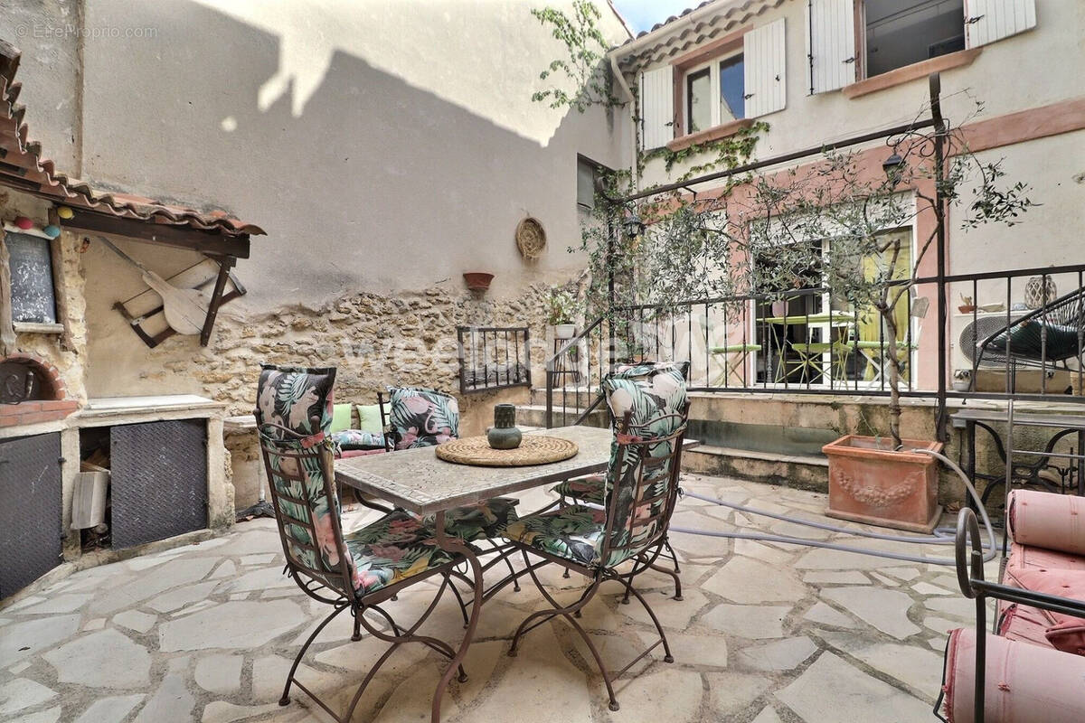 Maison à SAINT-CHAMAS