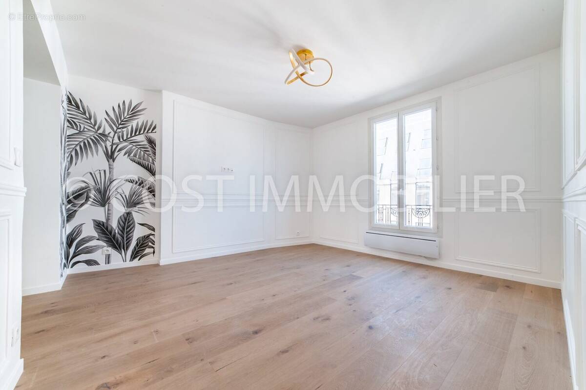 Appartement à COURBEVOIE