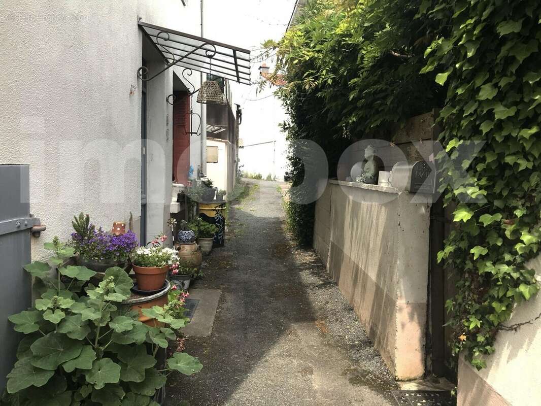 MAISON ENTREE COUR 1 - Maison à SAINT-GEREON