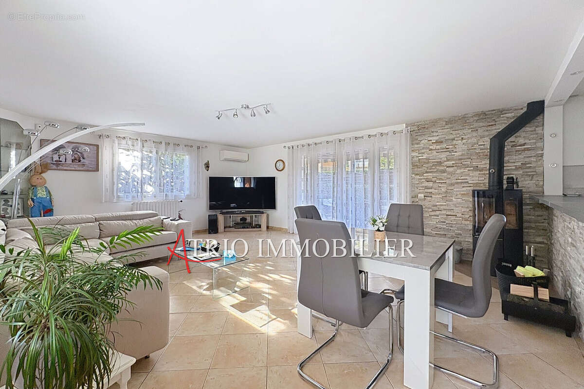 Maison à SAINT-LAURENT-DU-VAR