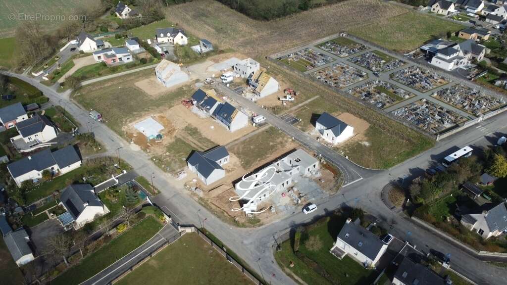 Terrain à VIEUX-VY-SUR-COUESNON