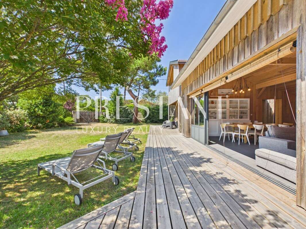 CAP FERRET  À deux pas de la jetée de Bélisaire : L'art de vivre « tout à pied » dans un quartier très recherché - photo 3