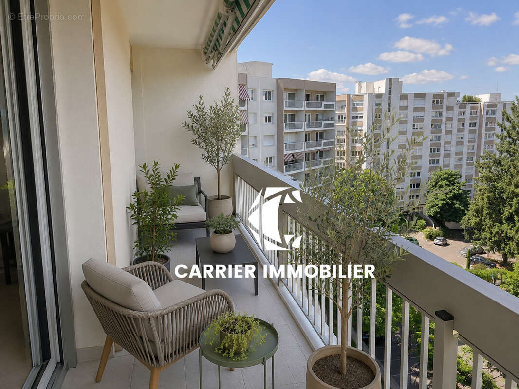 Tassin-la-Demi-Lune   Spacieux T4 traversant  de 107 m2 avec vue dégagée, garage double et piscine - photo 7