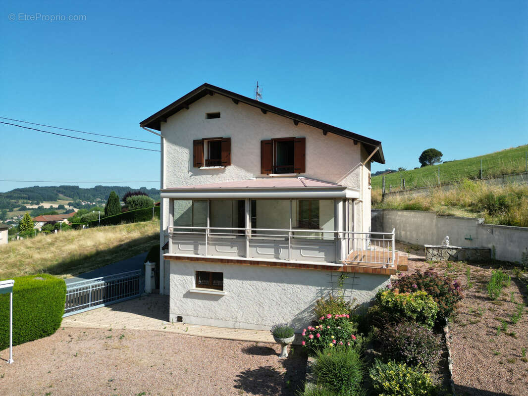 Maison à COURS-LA-VILLE