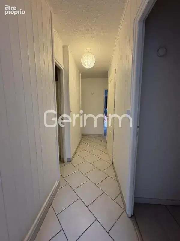 Vente - Appartement - 3 pièces + cuisine - 67 m² - 69 000 € - - photo 7
