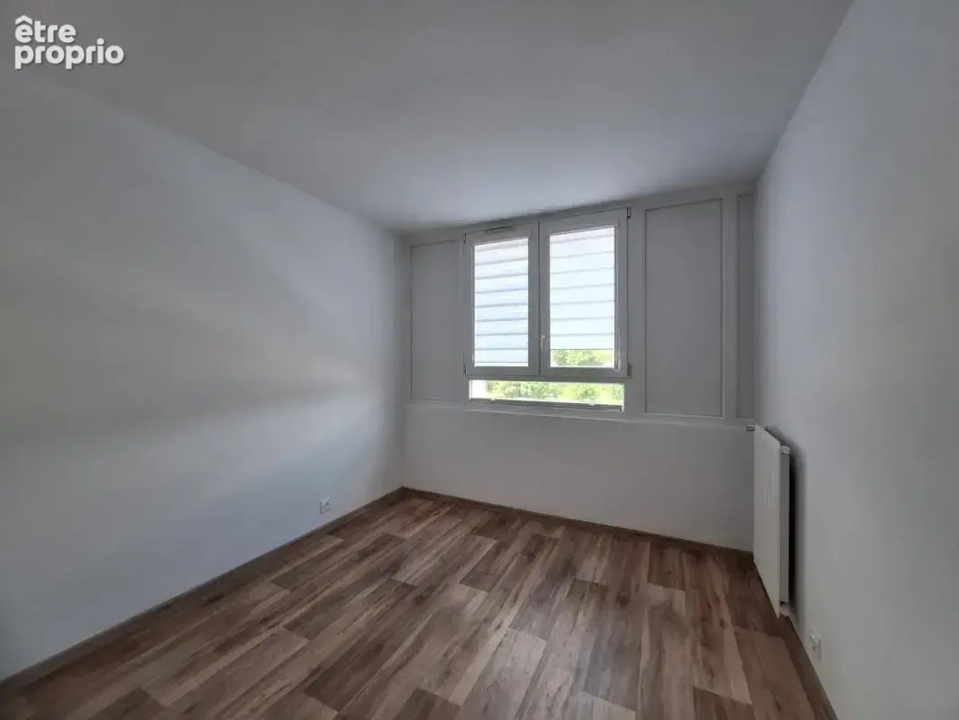 Trappes centre – appartement t5 rénové avec balcon – proche gare - photo 4