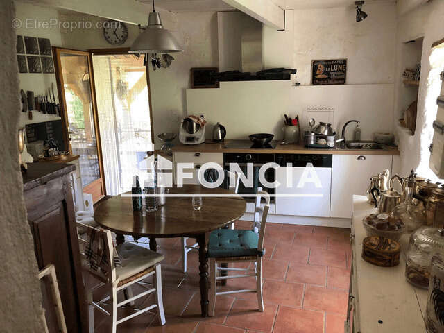 Maison à CHATEAUNEUF-MIRAVAIL