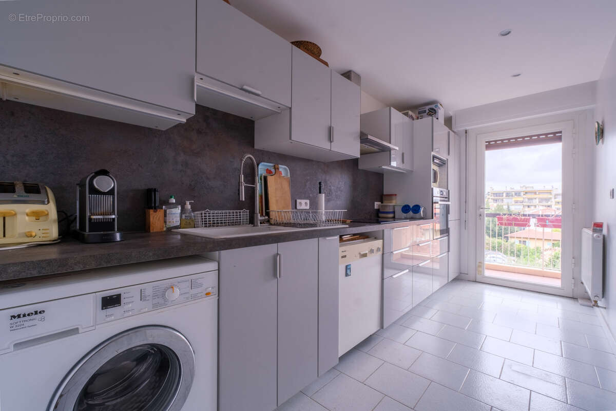 Appartement à SAINT-LAURENT-DU-VAR