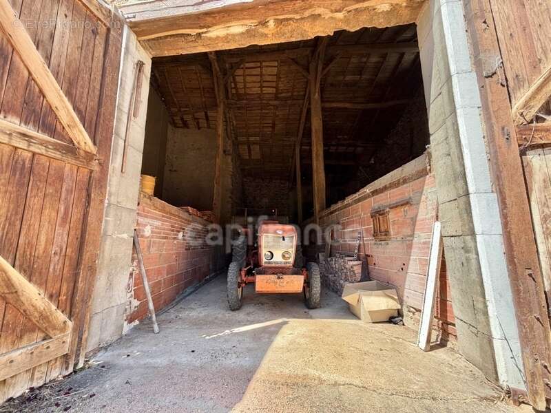 Maison de bourg de 100 m2, 3 chambres, terrain attenant de 371 m2 + 2450 m2 indépendant, 200 m2 de dépendances, caves, fibre opt - photo 14