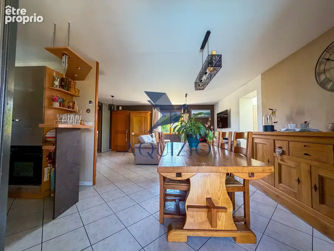 Propriété familiale de 173 m2   Plus de 2 200 m2 de terrain plat, piscine et vue montagnes - photo 5