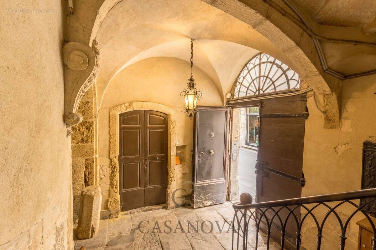 Terrasse dans l'Écusson centre historique. - photo 11