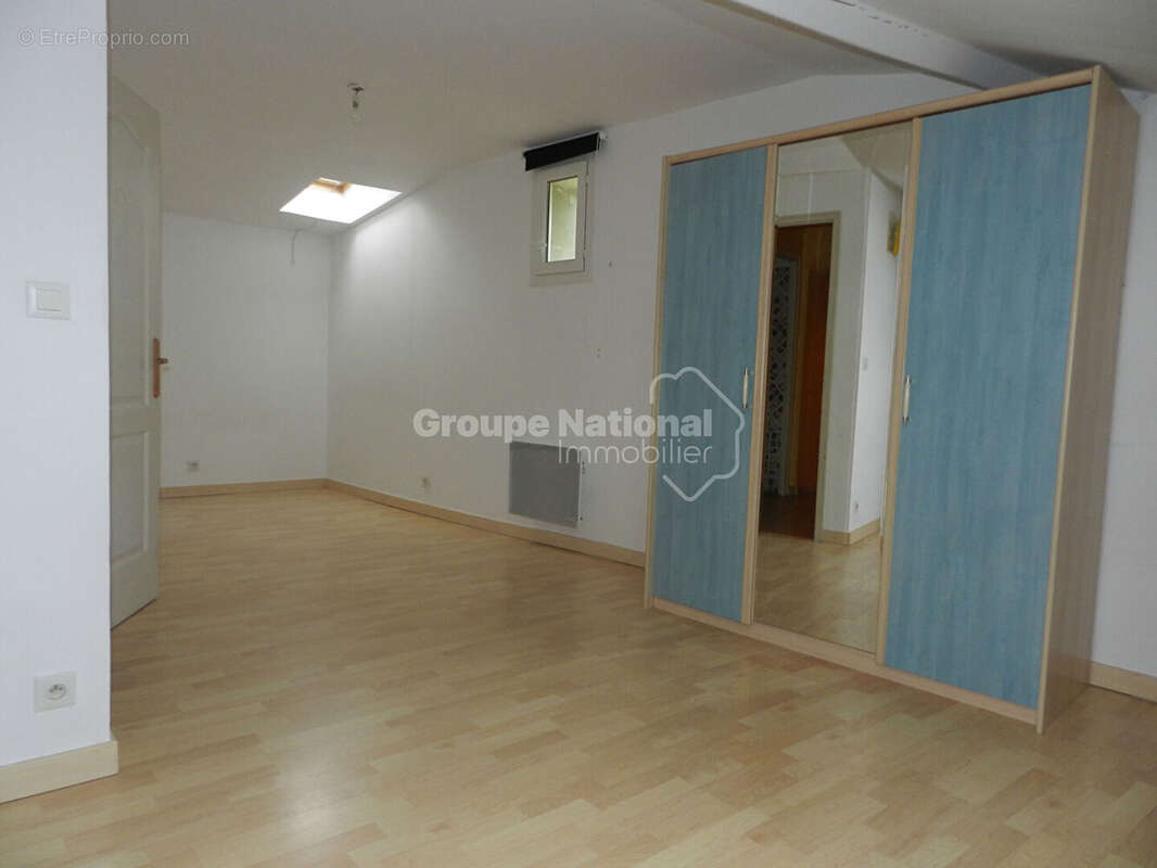 Appartement à SAINTE-CECILE-LES-VIGNES