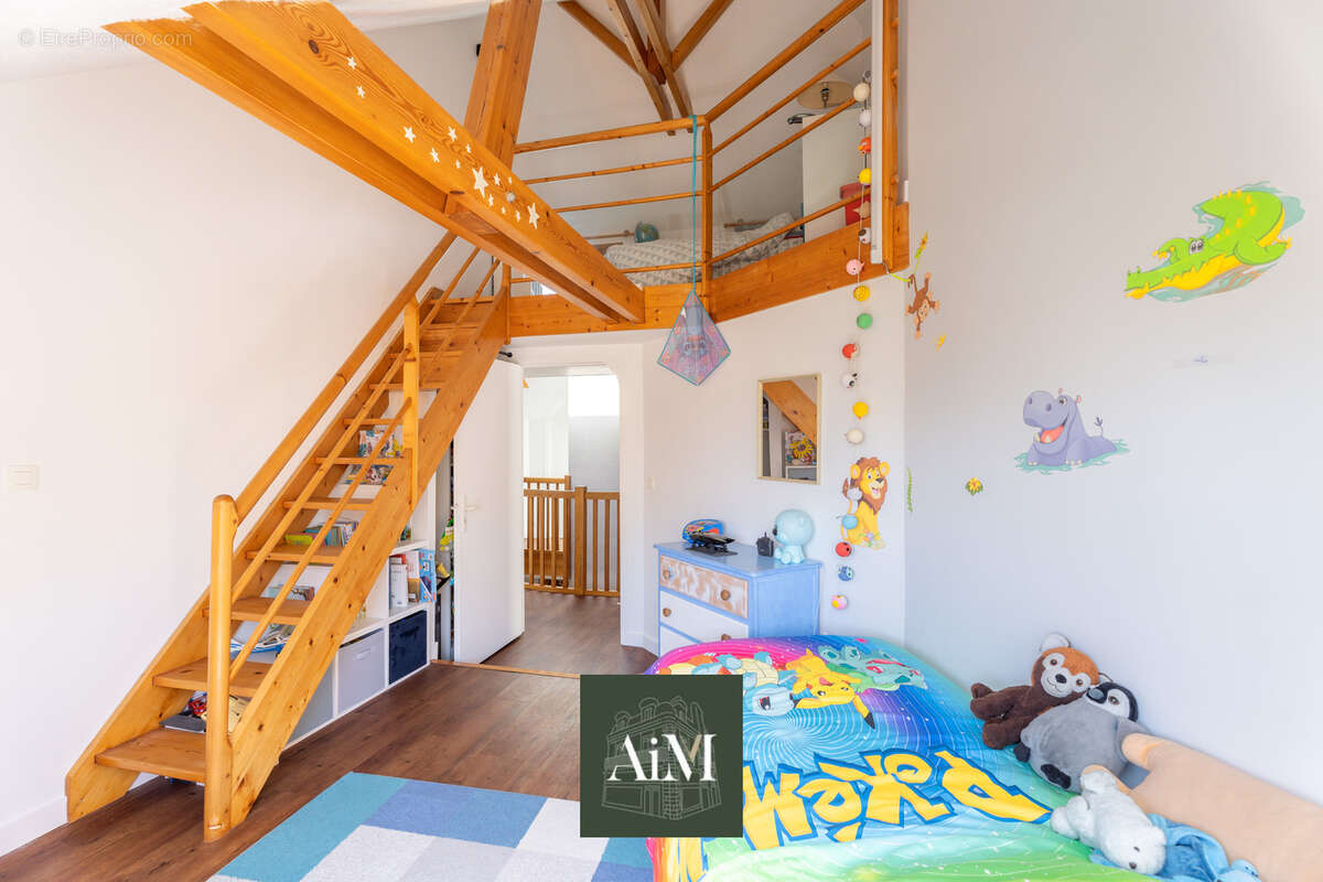 Maison d'architecte de 255 m2 avec jardin et garages à vendre à Vannes   Quartier recherché proche centre-ville - photo 15