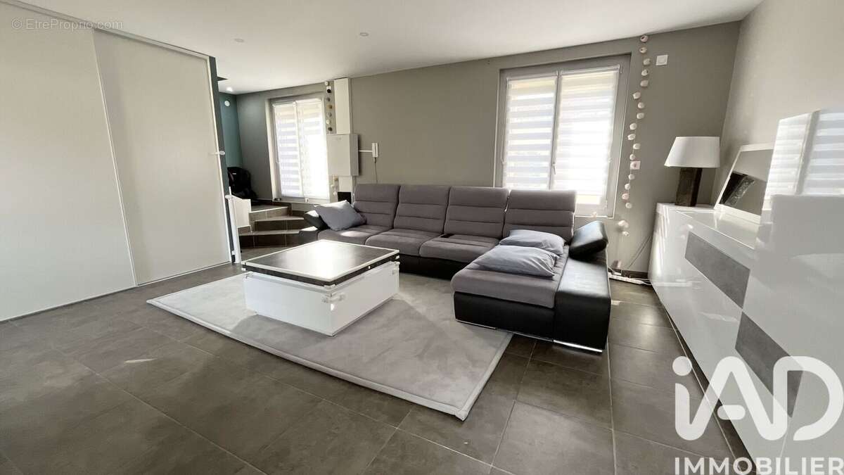 Photo 9 - Maison à LE CHAMBON-FEUGEROLLES