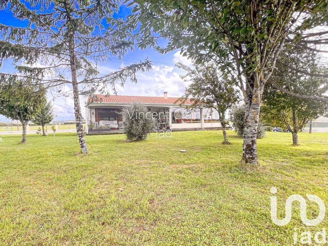 Maison 175 m² à Fontaine-Chalendray  - photo 3
