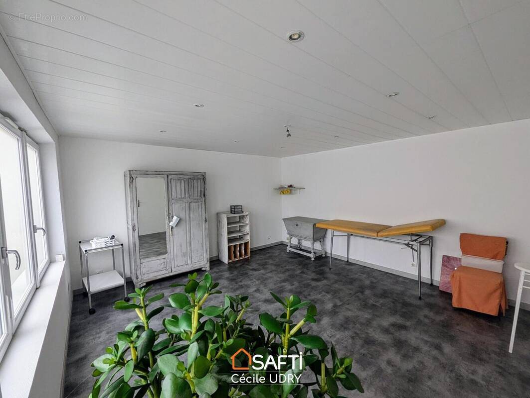 Photo 1 - Commerce à TRUYES