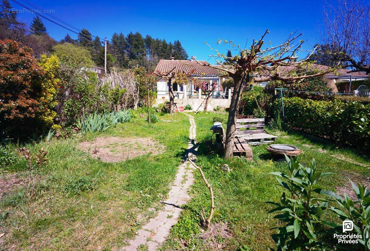 Appartement à JAUJAC
