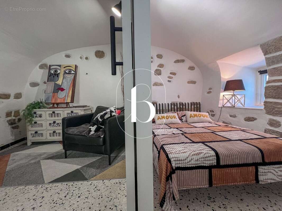 Maison 109 m² à Saint-Sauveur-De-Cruzieres  - photo 32