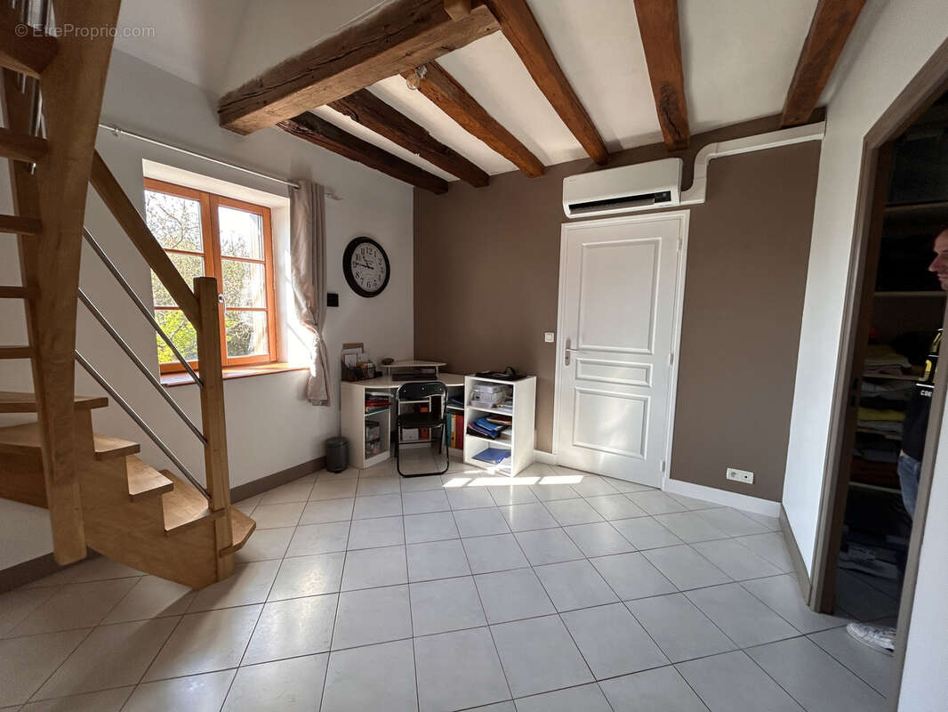 Maison à LA CHAPELLE-BLANCHE-SAINT-MARTIN