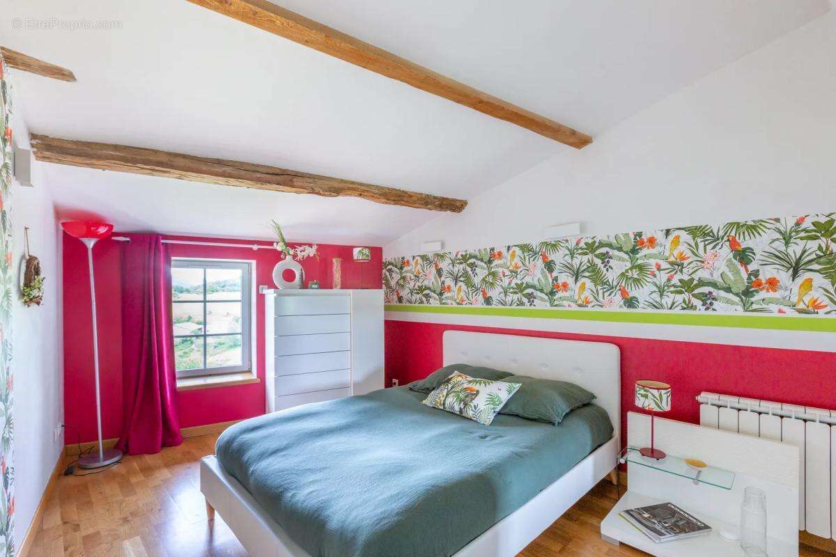 Maison à MONTROMANT