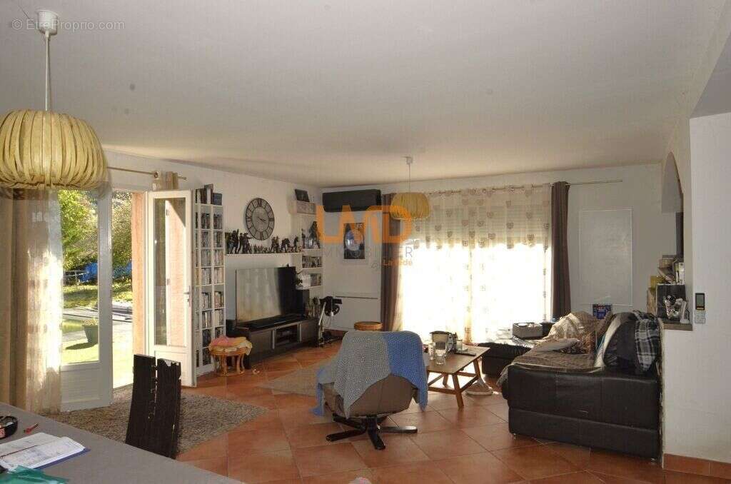 Maison 250 m² 5 chambres. Piscine - photo 6