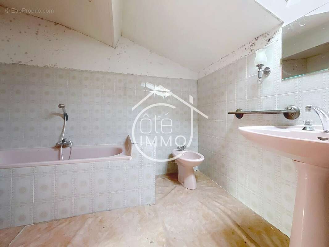 Maison à LAMOTHE-MONTRAVEL