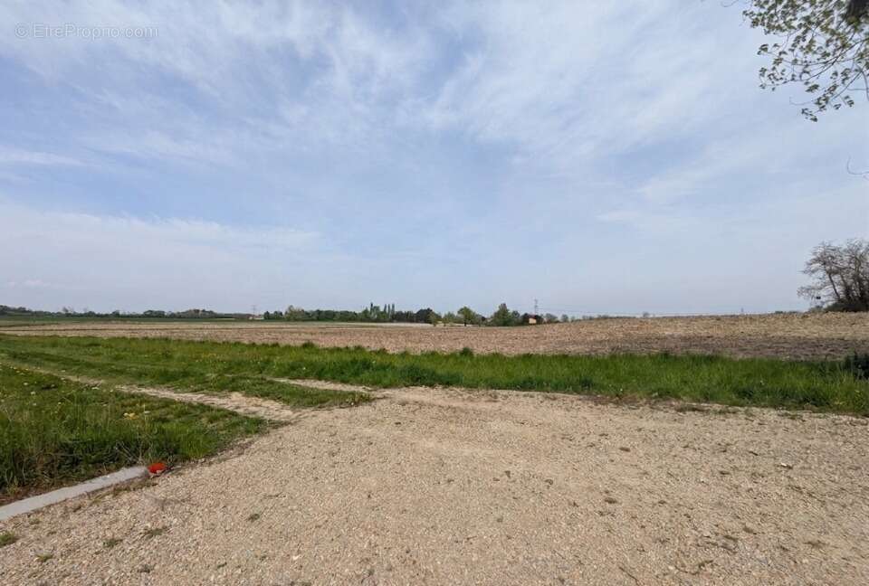 Terrain à SAINT-ANDRE-DE-CORCY