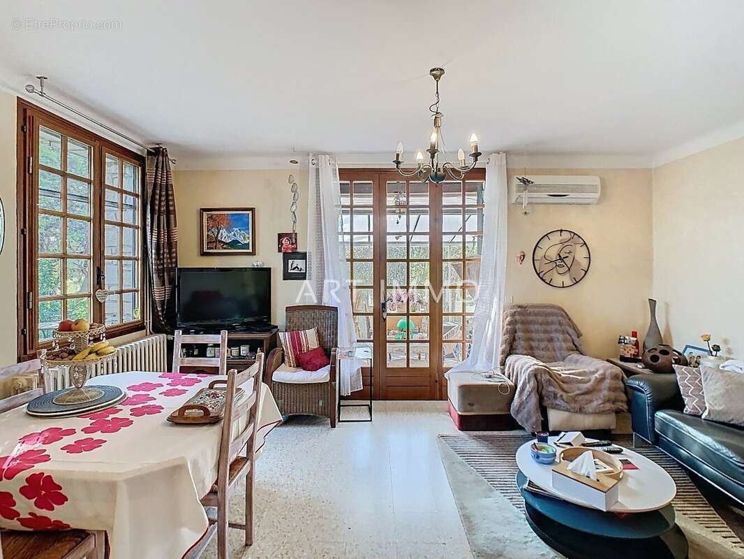 Maison à SAINT-SATURNIN-LES-APT