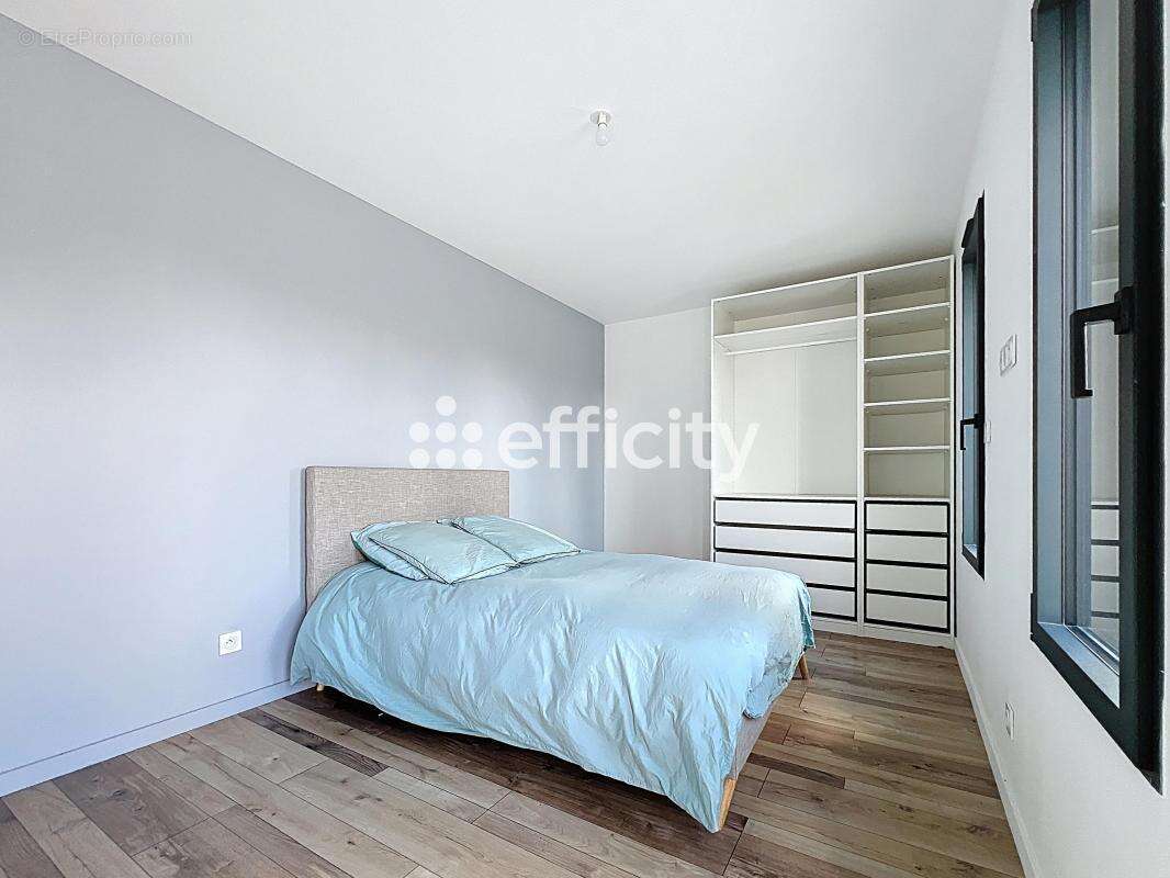 Maison 285 m² à Saint-Cyr-Sur-Loire  - photo 14