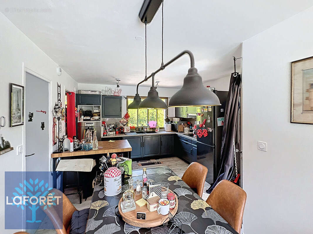 Maison à SAINT-REMY-L&#039;HONORE