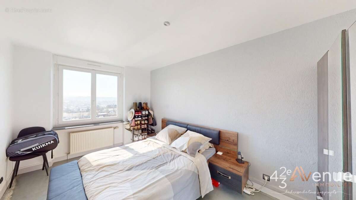 Appartement 91 m² à Saint-Genest-Lerpt  - photo 7