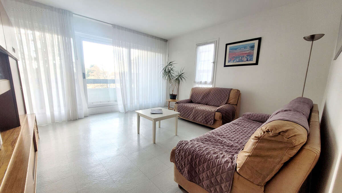 Appartement à LE COUDRAY-MONTCEAUX