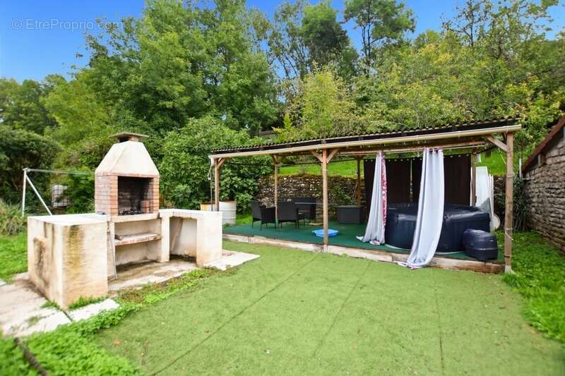 Ensemble de maisons avec 3000 m2 de terrain à Sernin du Plain - photo 5