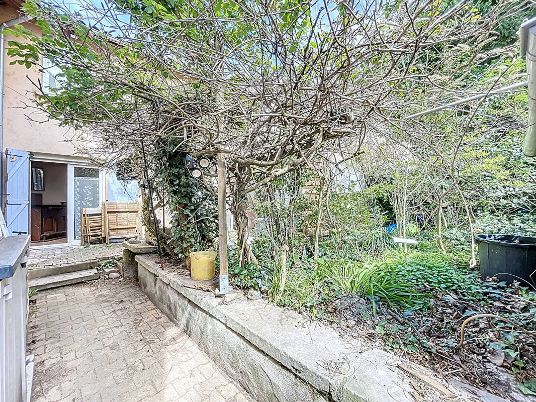 Maison à NEUVILLE-SUR-SAONE