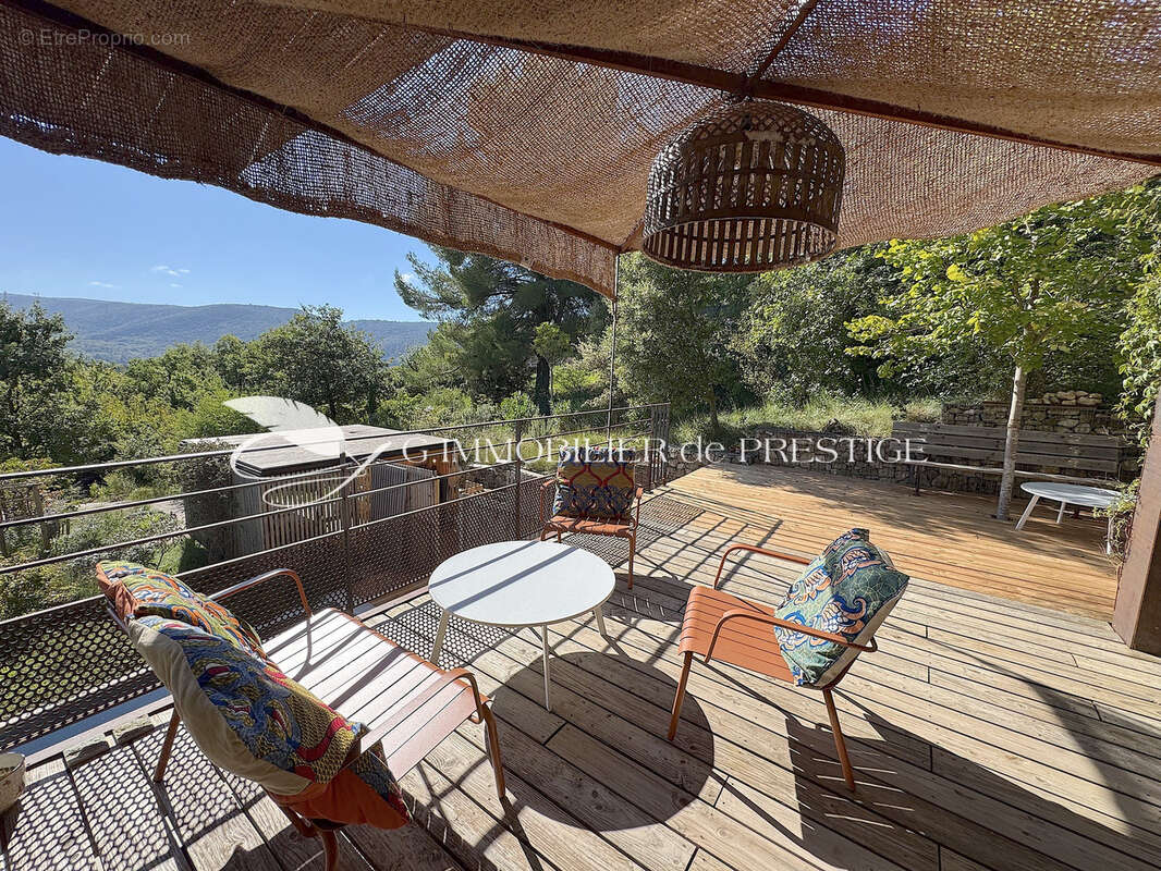 Une villa contemporaine en bois et acier en position dominante - photo 14